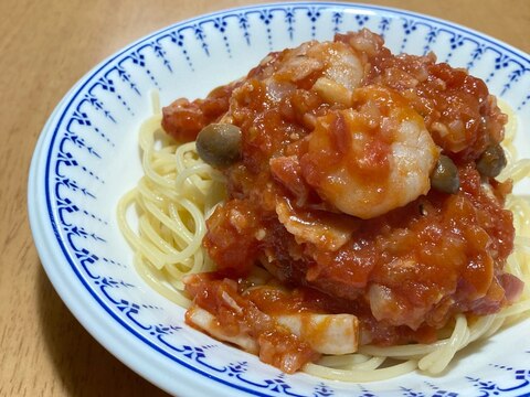 えびとベーコンのガーリックトマトパスタ